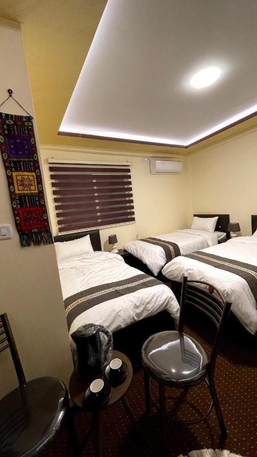 Ad Deir Guesthouse Wadi Musa Eksteriør bilde